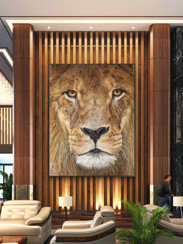 Mise en situation du tableau "El Rey" avec un jaguar, accroché dans un intérieur moderne – peinture d’Anne Marguet.