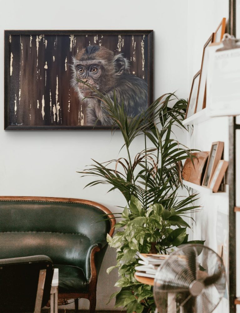 Gold Monkey accroché dans un intérieur moderne Mise en situation du tableau Gold Monkey, accroché dans un intérieur moderne – peinture d’Anne Marguet.