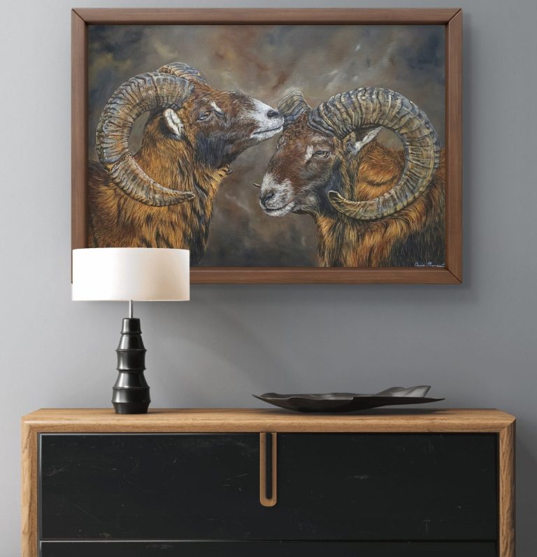 Frères de Roc accroché dans un intérieur moderne Mise en situation du tableau Frères de Roc, accroché dans un intérieur moderne – peinture d’Anne Marguet.
